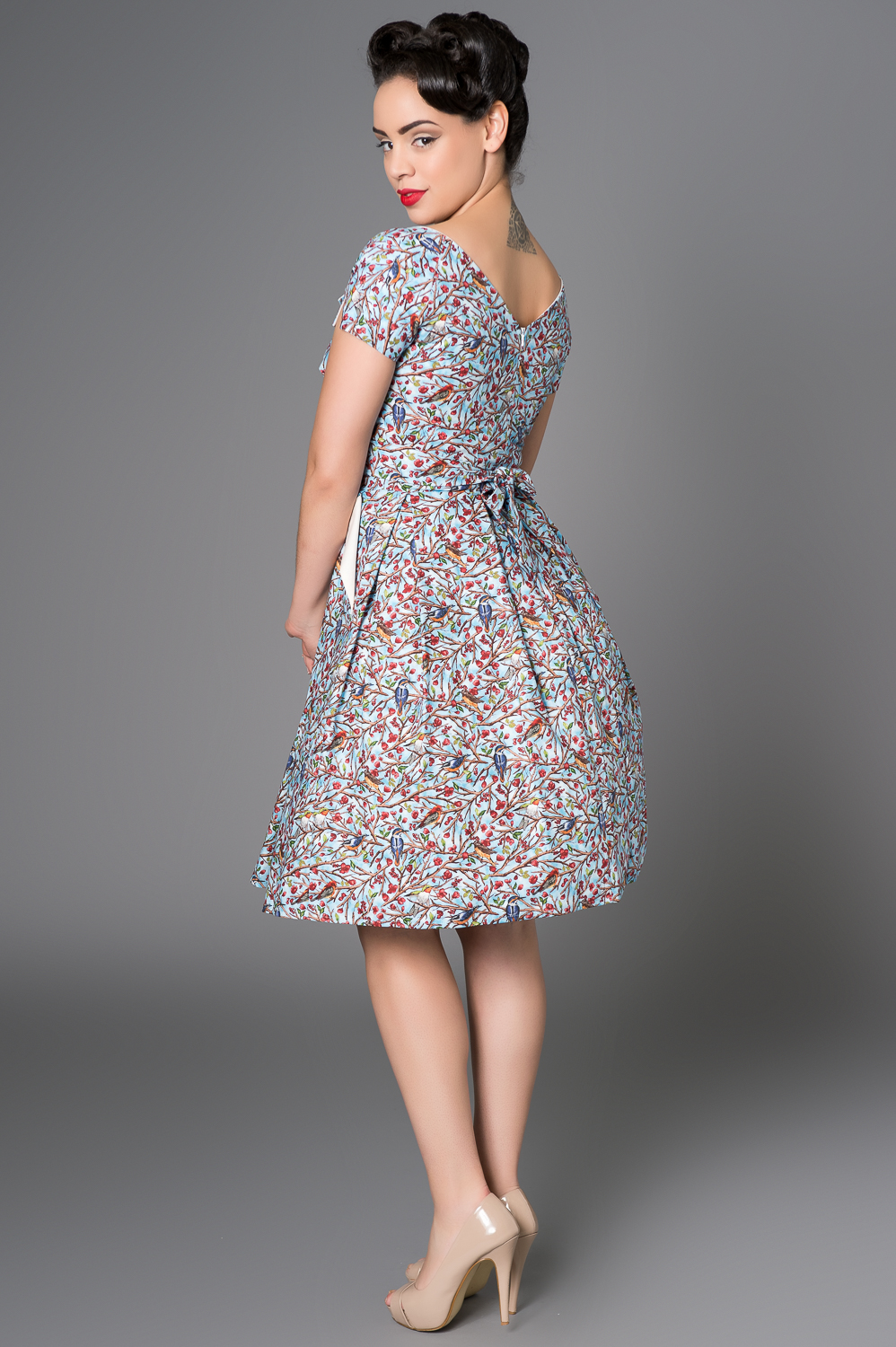 Classic vintage occasional dress with pockets and pleated skirt